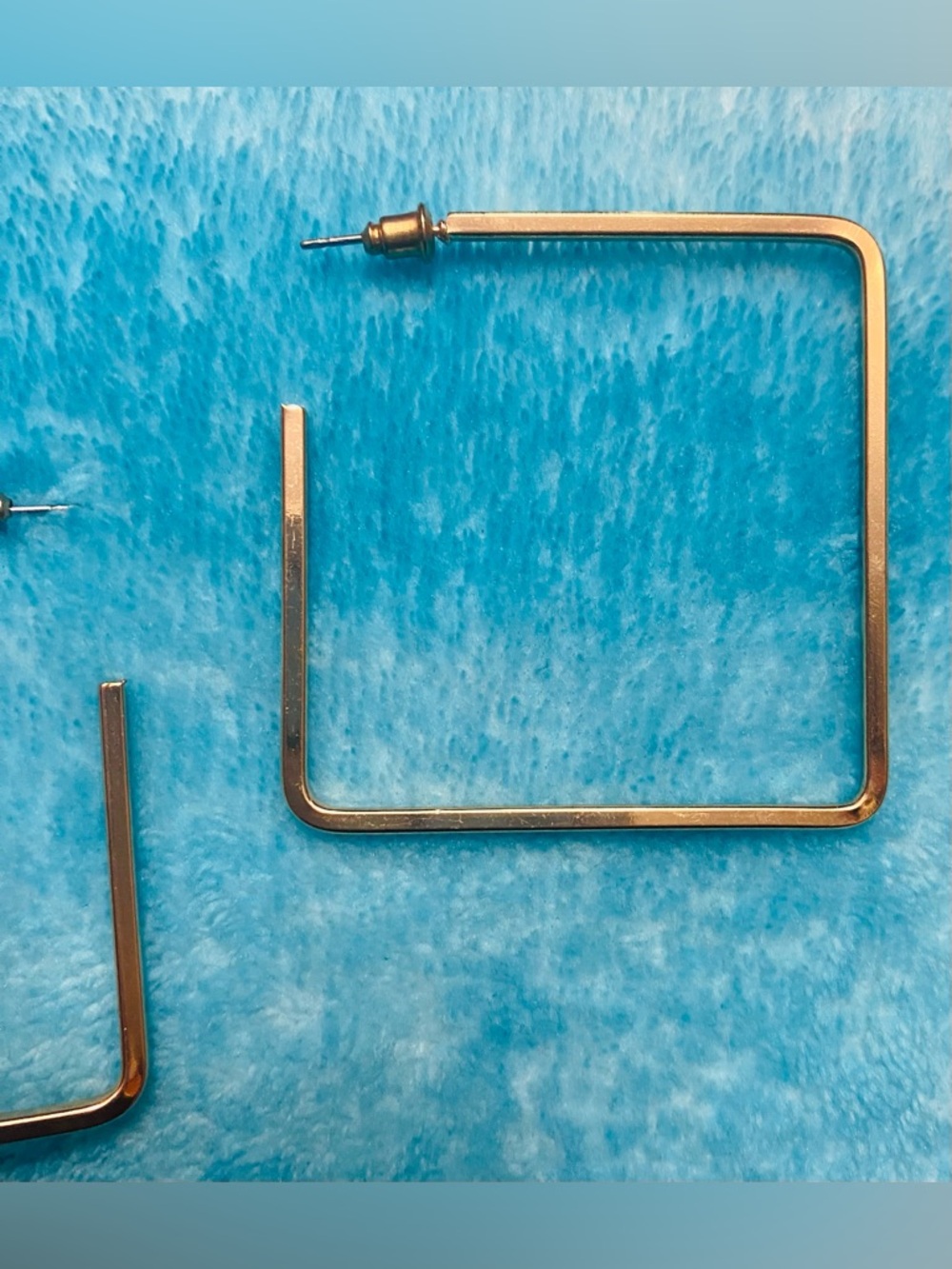 Square gold tone earrings - Picture 3 of 4